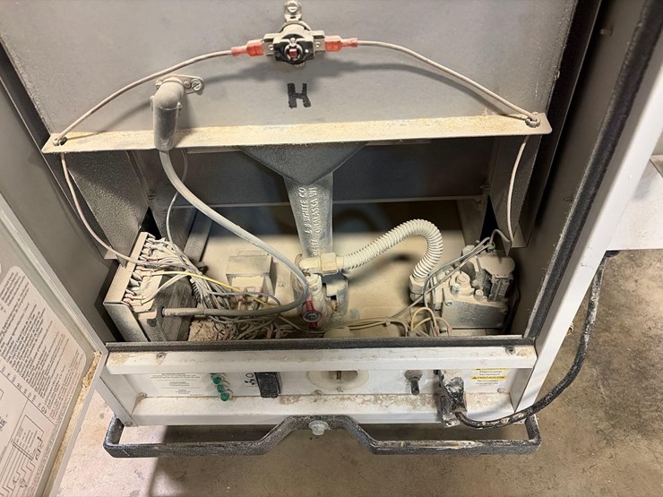 l.b.-white-premier-170-df-portable-heater-image-6