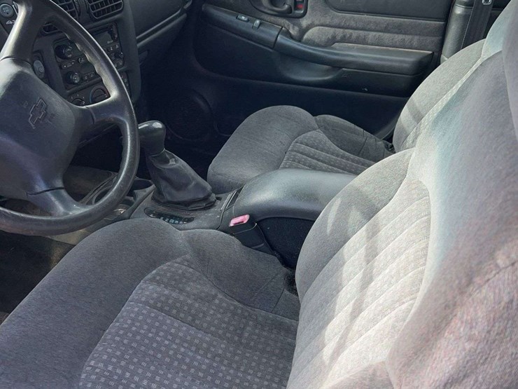 2002-chevrolet-blazer-image-9