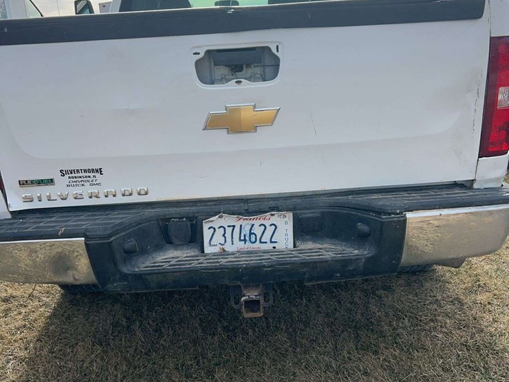 2011-chevrolet-silverado-1500-image-8