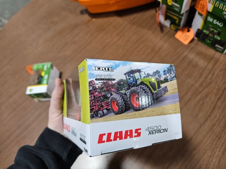 #114-•-1/64-scale-claas-4500-exerion-image-3