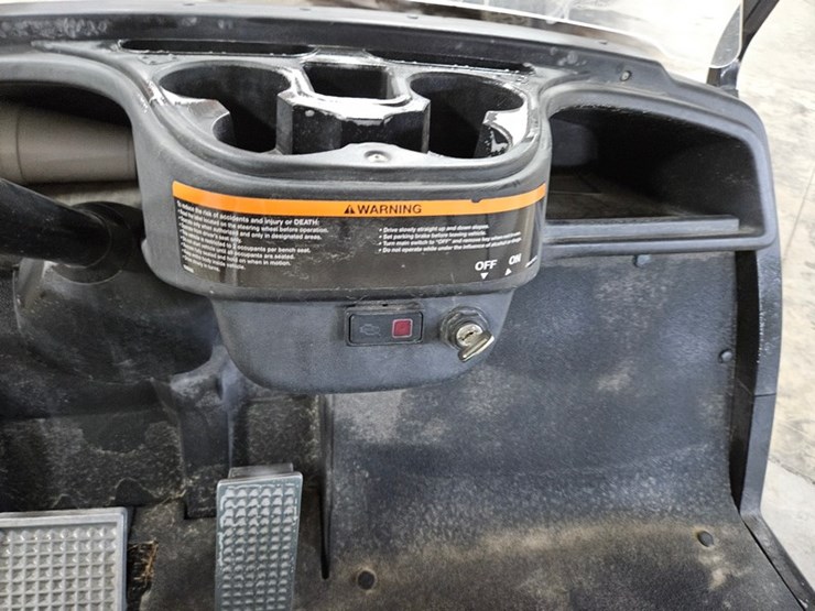 #130-•-2015-yamaha-ydrax5f-golf-cart-image-18