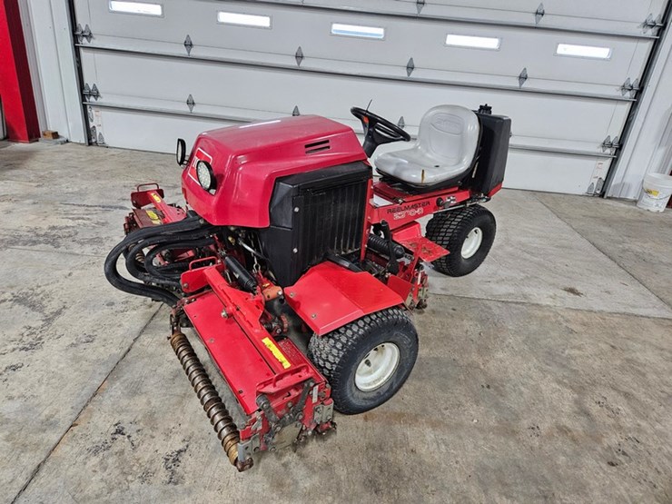 #172-•-toro-2300d-reelmaster-reel-mower-image-1