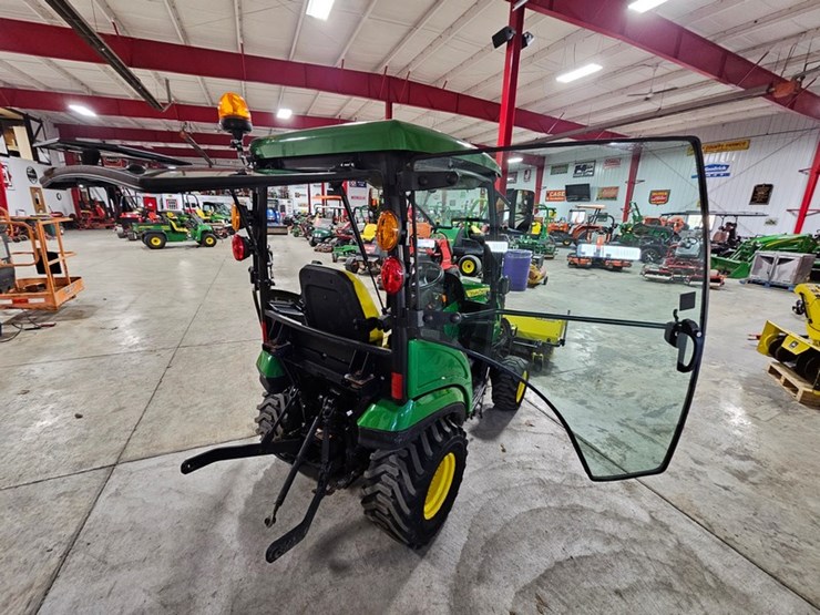 2018-john-deere-1025r-image-22