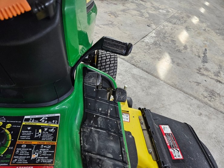 2014-john-deere-x320-image-15