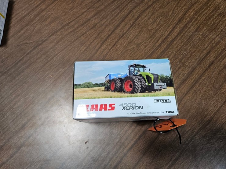 #114-•-1/64-scale-claas-4500-exerion-image-5