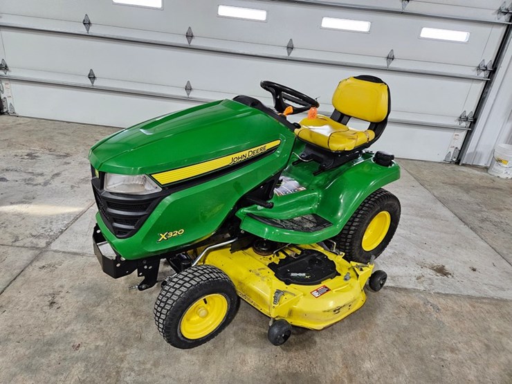 2014-john-deere-x320-image-1