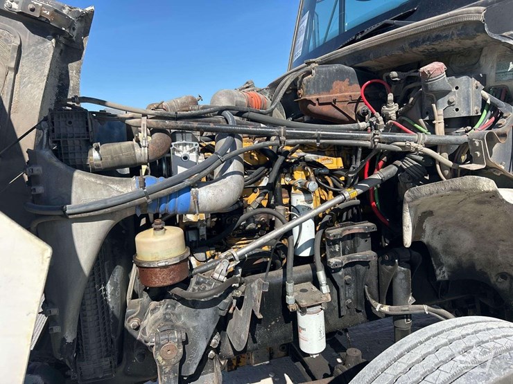 2000-freightliner-fl112-image-7