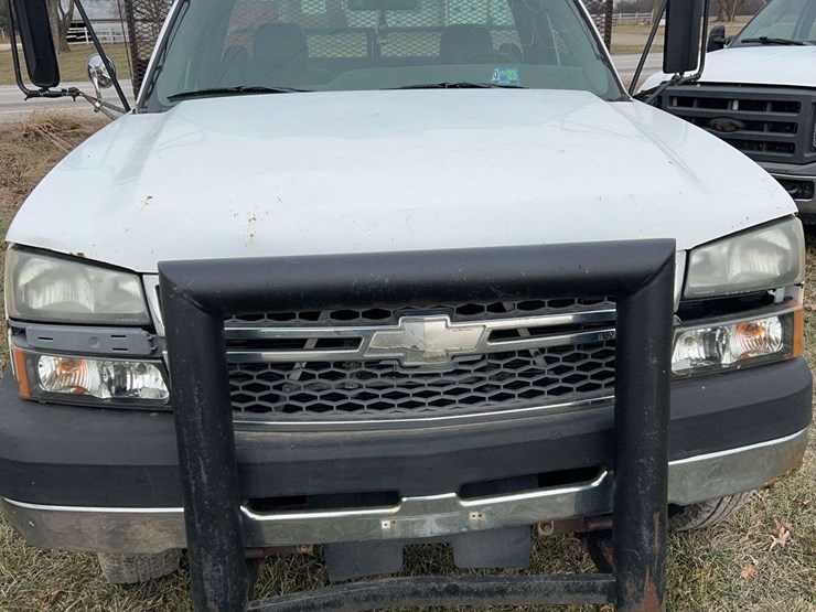 2005-chevrolet-3500-image-3