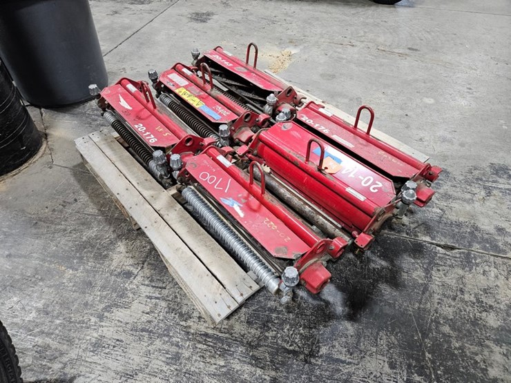 #146-•-(6)-spare-toro-mower-reels-image-4
