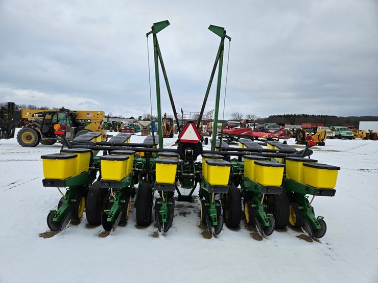 john-deere-7200-image-4