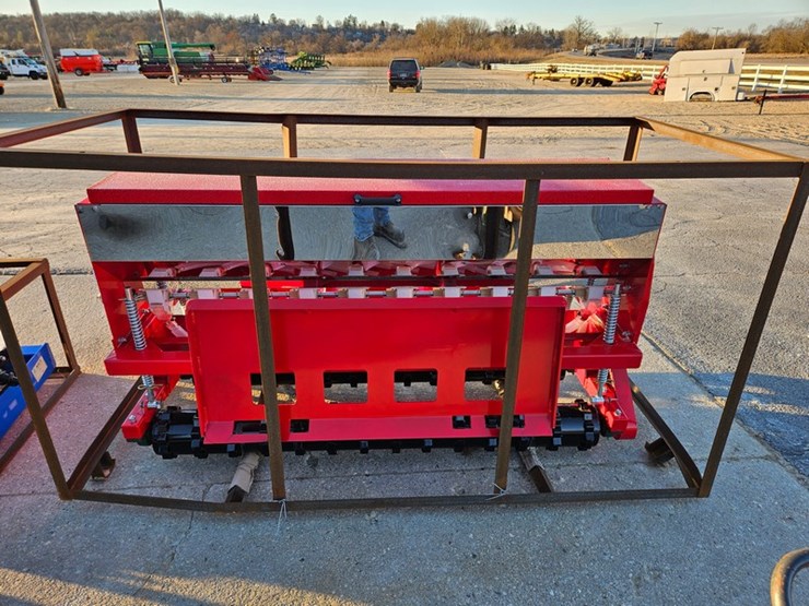 #22-•-2025-agt-stsd10-64"-skid-steer-seed-drill-image-4