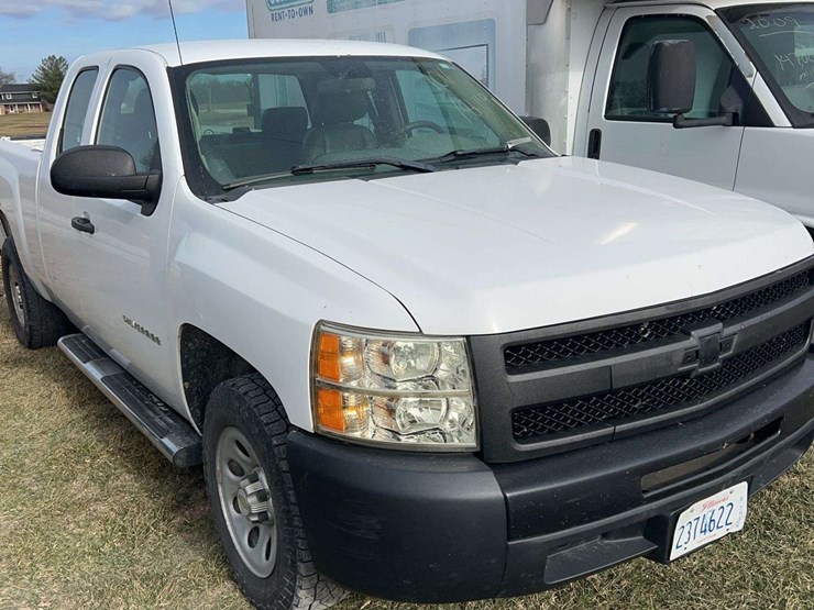 2011-chevrolet-silverado-1500-image-2