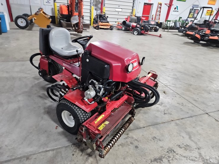 #172-•-toro-2300d-reelmaster-reel-mower-image-7