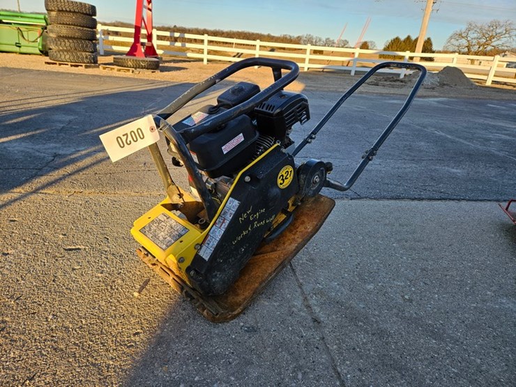 #20-•-bomag-plate-compactor-image-1