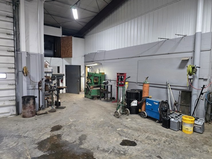 #1-•-34.00-+/--acre-commercial-property-image-33