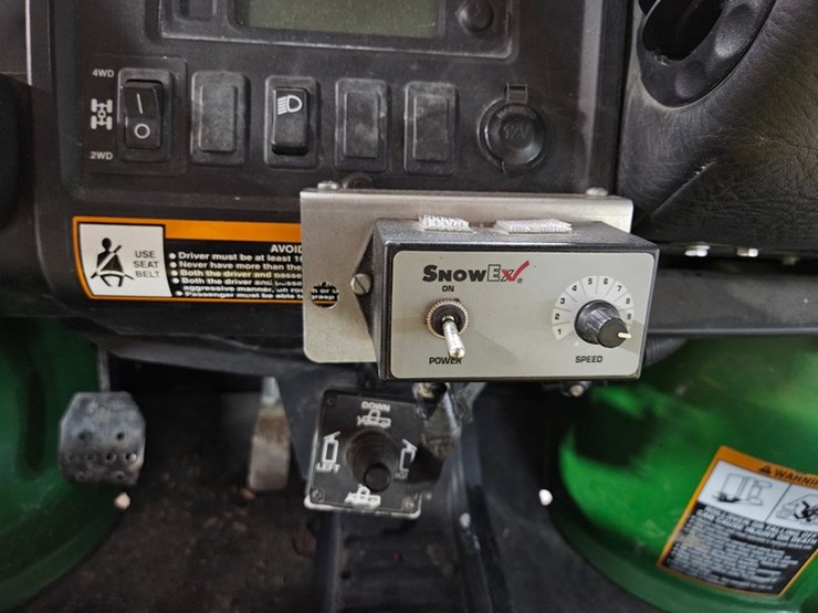 2011-john-deere-gator-image-32