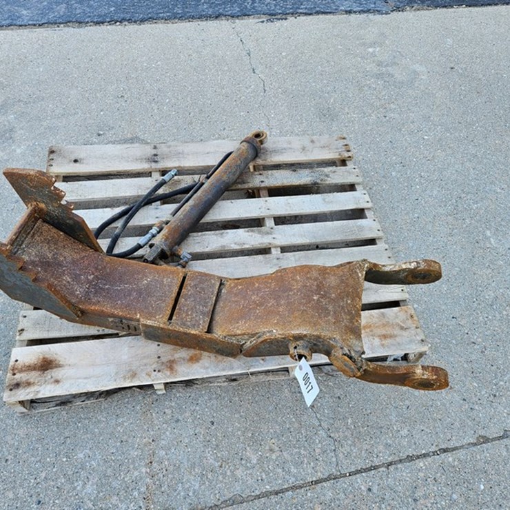 #17 • Used Excavator Thumb