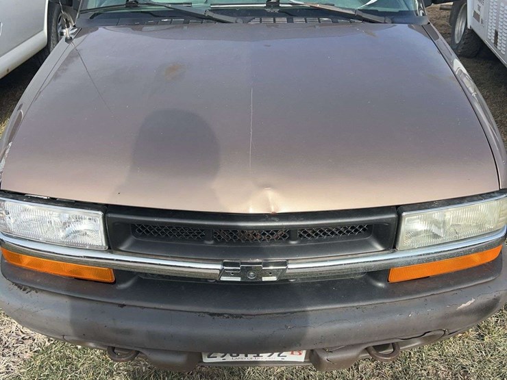 2002-chevrolet-blazer-image-3