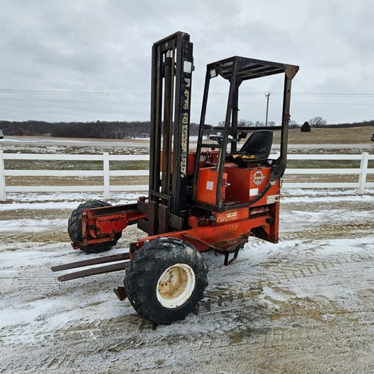 #82 • Moffett Monty Piggy Back Fork Lift