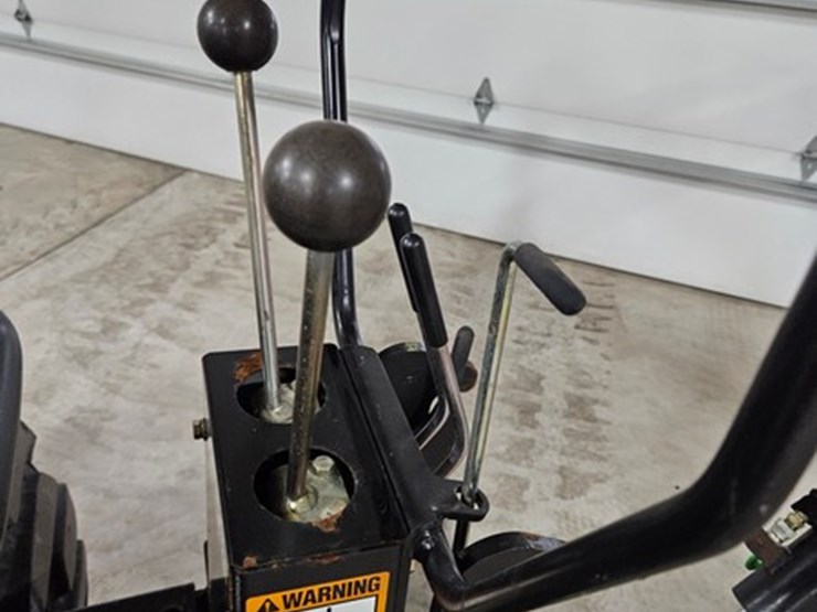 john-deere-3320-image-27