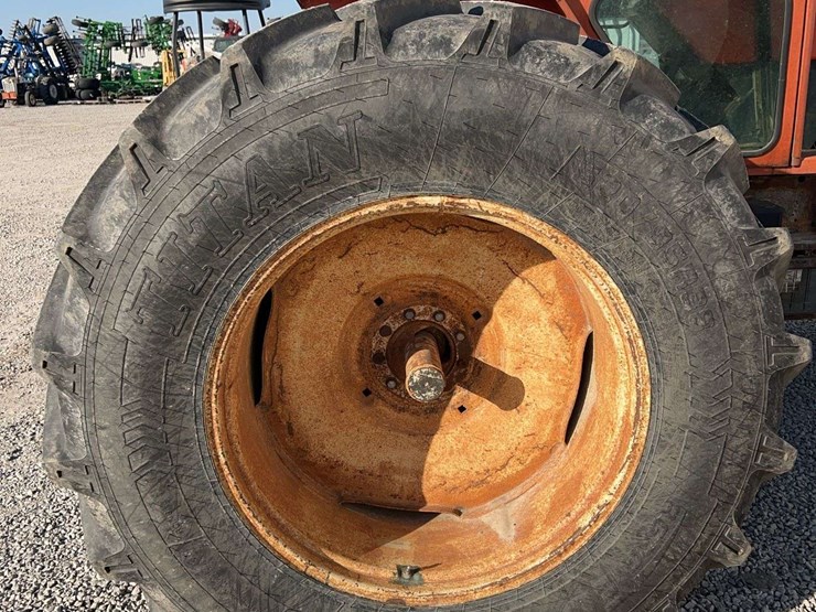 agco-allis-7060-image-15