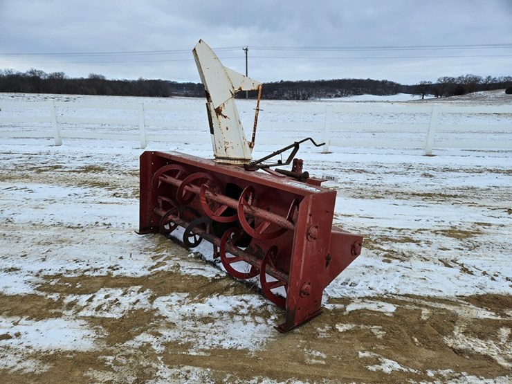 #92-•-ber-vac-d7-3pt-2-stage-snow-blower-image-1