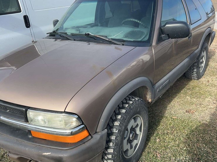 2002-chevrolet-blazer-image-1