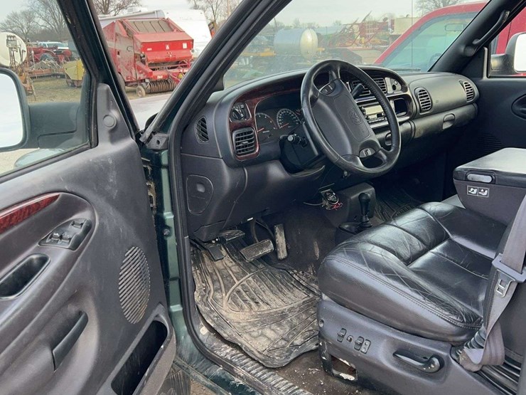 2001-dodge-2500-image-7