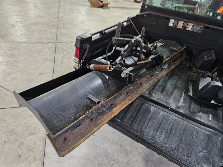 2011-john-deere-gator-image-16