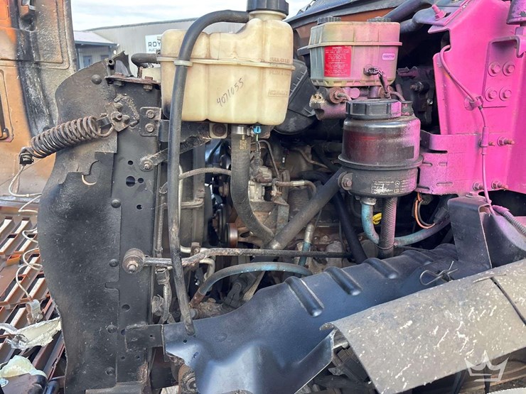 2006-gmc-c6500-crew-cab-chipper-truck-image-8