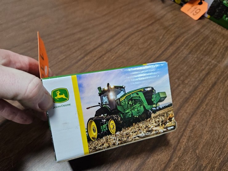 #116-•-1/64-scale-john-deere-8rt-370-image-4