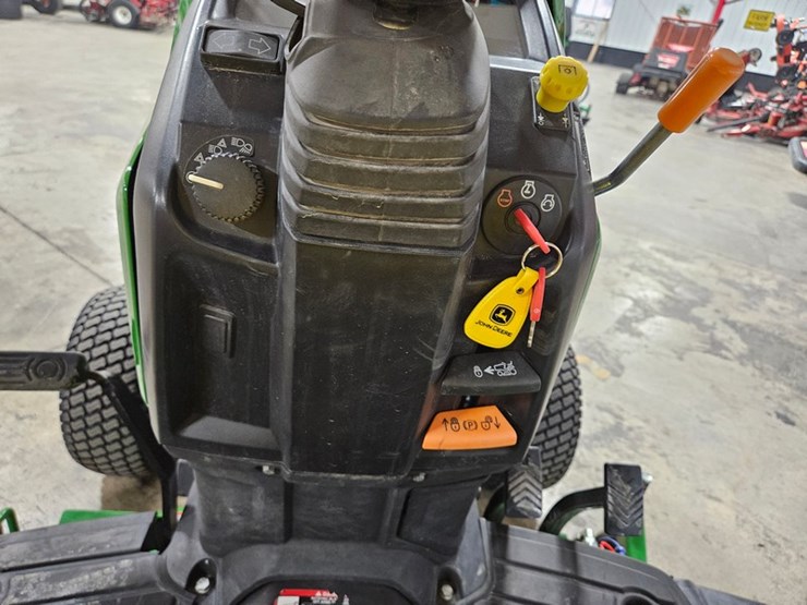 john-deere-1025r-image-25