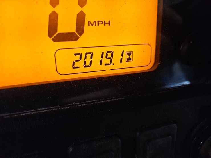 2011-john-deere-gator-image-36