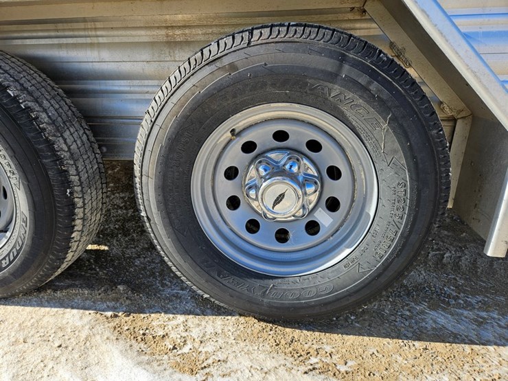 #14-•-2024-featherlite-18'-aluminum-stock-trailer-image-13