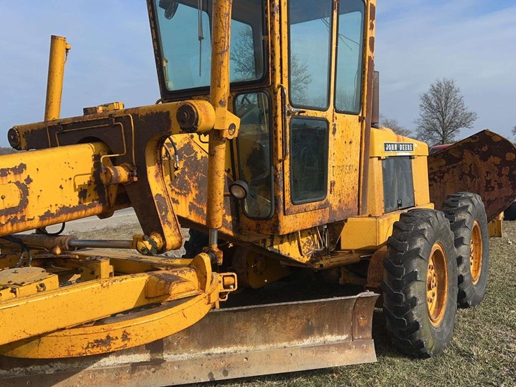 john-deere-570-image-12