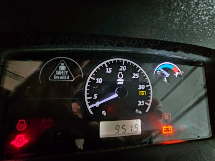 2018-john-deere-1025r-image-16