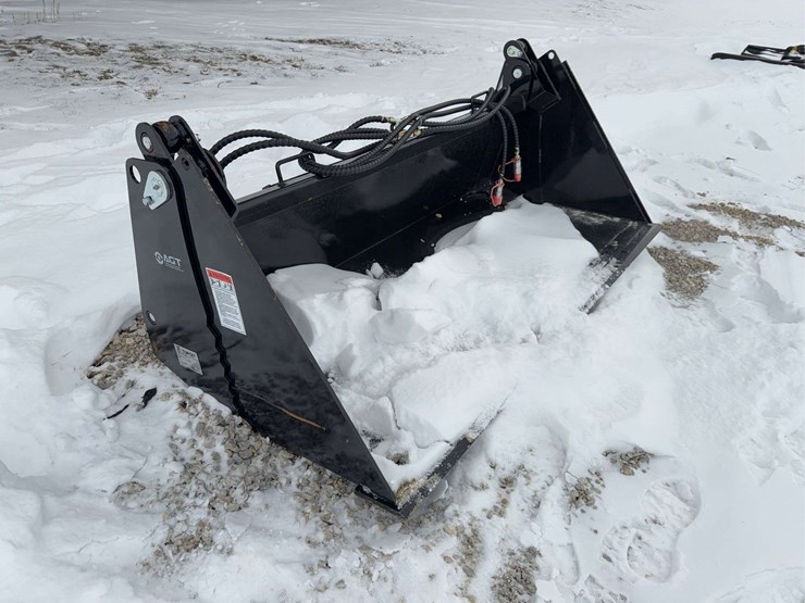 topcat-73”-4-in-1-skid-steer-bucket-image-7