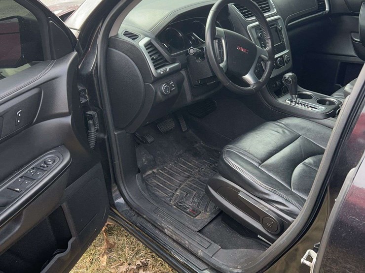 2015-gmc-acadia-image-13