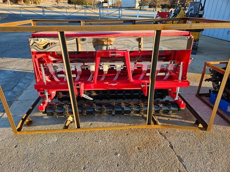 #22-•-2025-agt-stsd10-64"-skid-steer-seed-drill-image-8