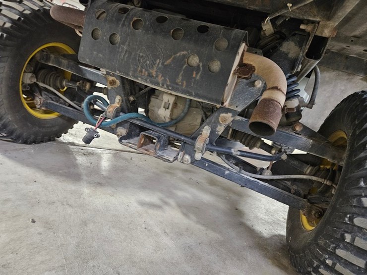 2011-john-deere-gator-image-22