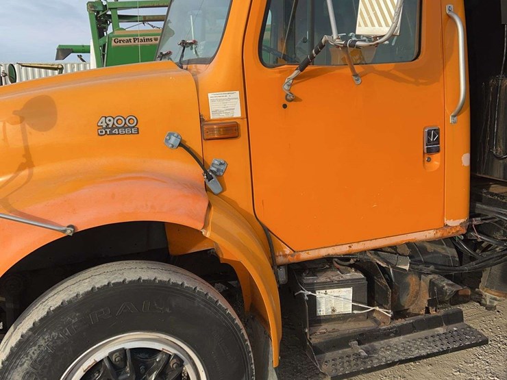 1997-international-4900-image-3