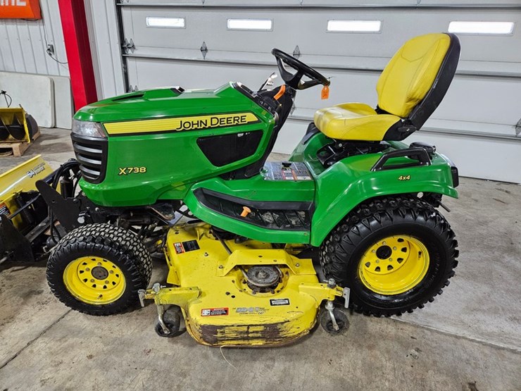 john-deere-x738-image-2