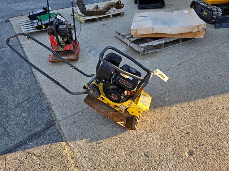 #20-•-bomag-plate-compactor-image-6