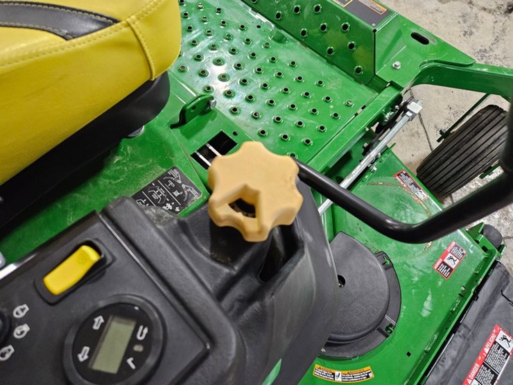 #165-•-2022-john-deere-z977r-zero-turn-mower-image-15