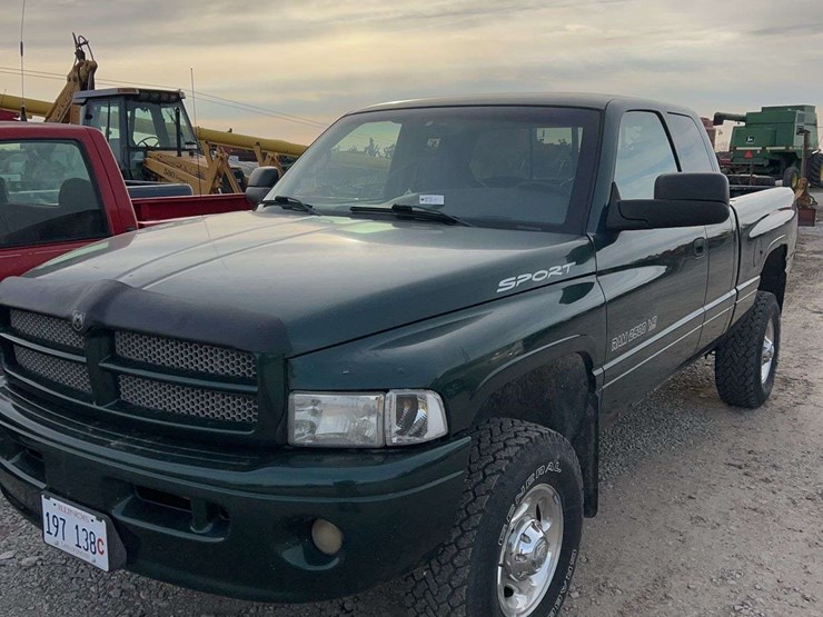 2001-dodge-2500-image-1