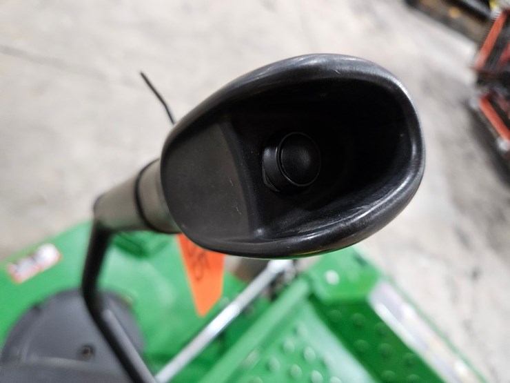 #165-•-2022-john-deere-z977r-zero-turn-mower-image-18