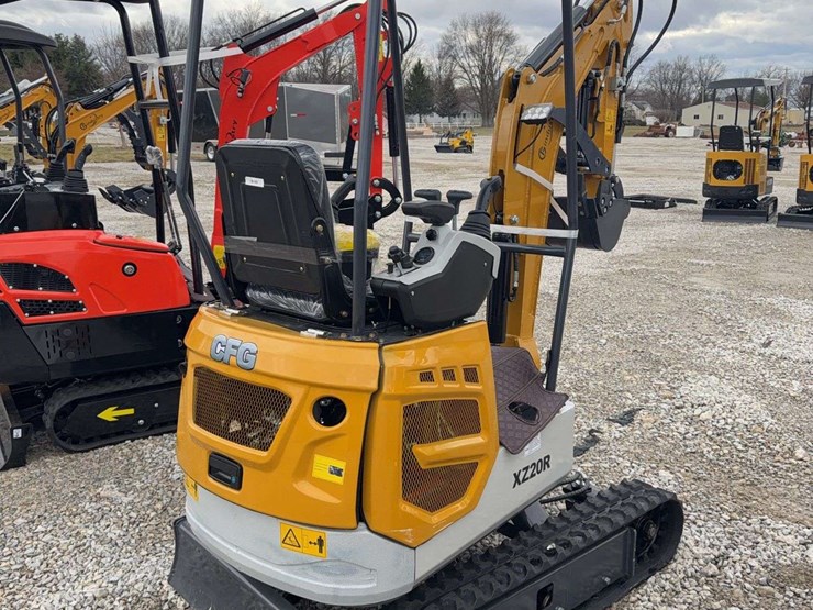 2025-cfg-mini-excavator-x720r-image-3