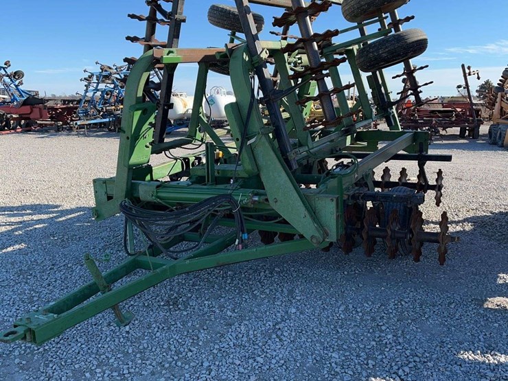 john-deere-230-image-1