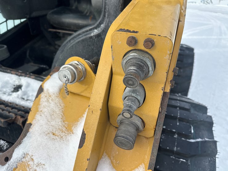 2018-caterpillar-236d-image-22