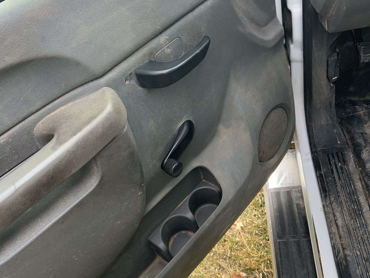 2011-chevrolet-silverado-1500-image-14